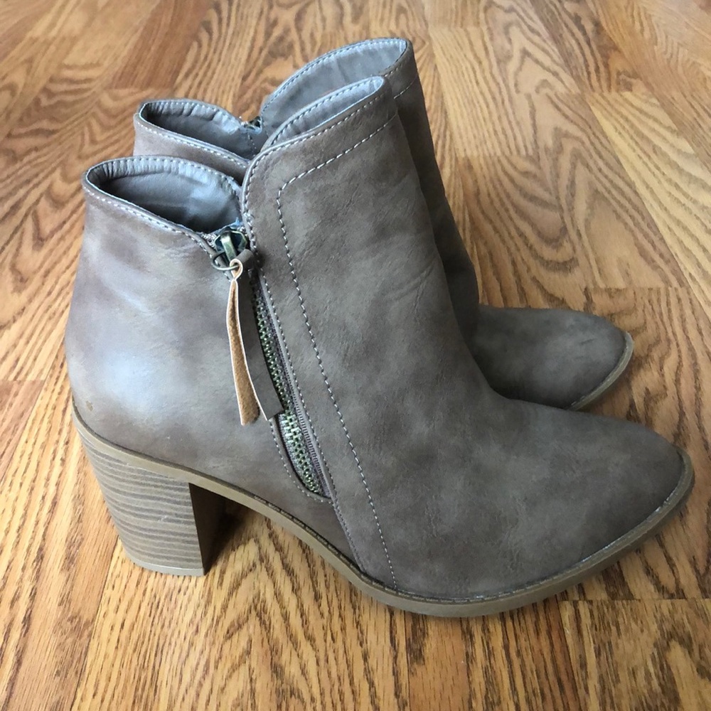 Zip-up Booties